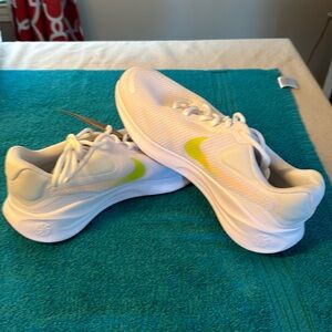 Nike running shoe. Nike comfort footbed. Brand NWT.